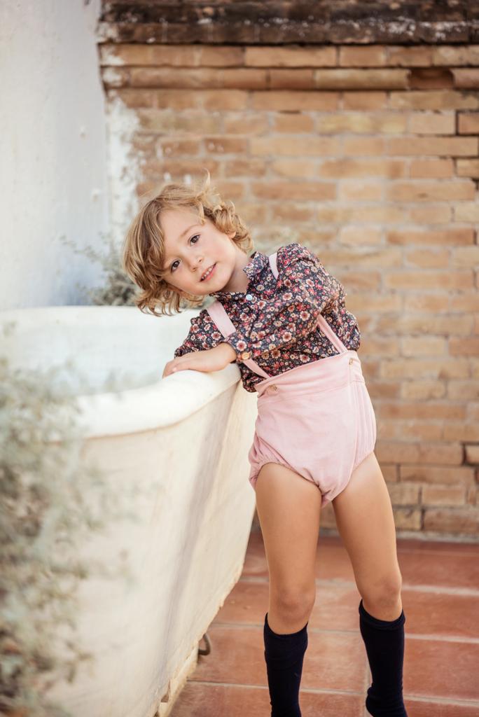POLERA NIÑO FONDO MARINO FLORES ROSAS EMPOLVADAS 