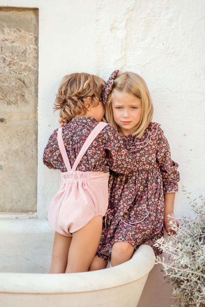 POLERA NIÑO FONDO MARINO FLORES ROSAS EMPOLVADAS 